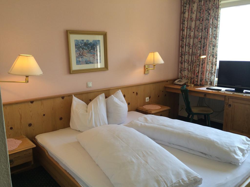 Hotel Daneu Nueziders Номер фото